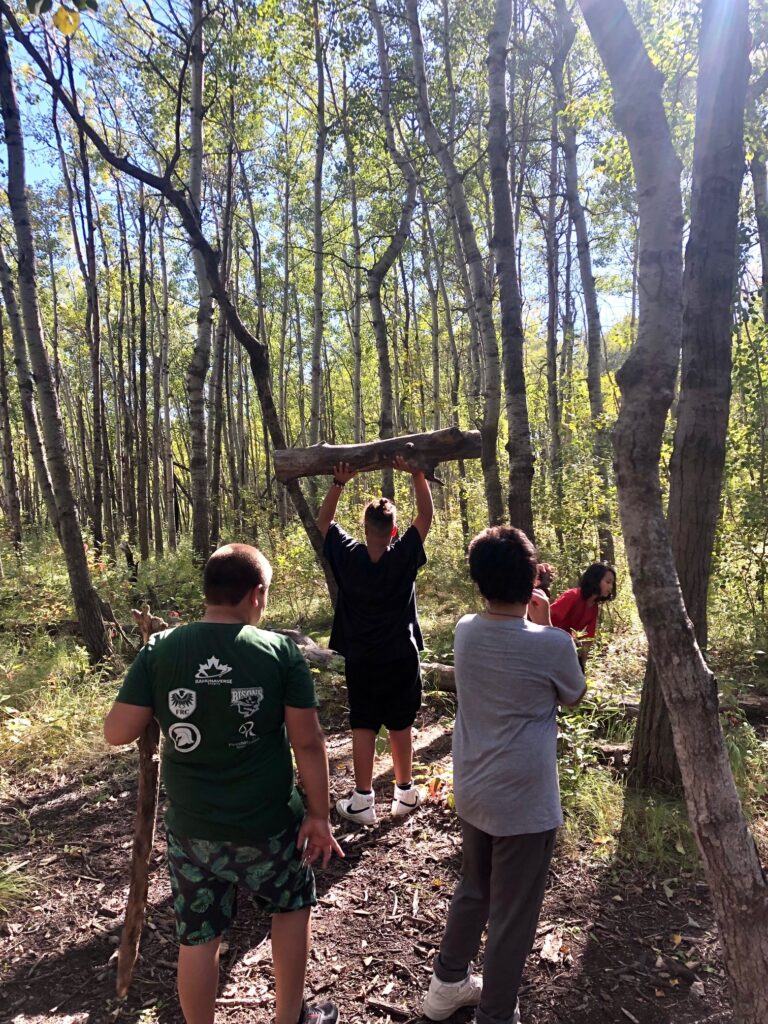 A school group on a field trip in Assiniboine forest with âniskômohcikan. Photo courtesy of Nature Manitoba.